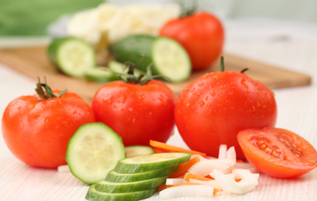 吃西红柿8条禁忌:不可和黄瓜同食- Micro Read
