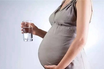 尿频，孕妇还能不能喝水了？