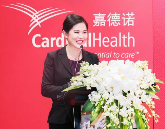 图：嘉德诺健康集团医疗事业部中国区总经理连佳发言。