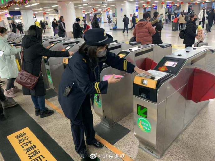 北京地铁：列车运营前消毒 安检设备每小时消毒一次