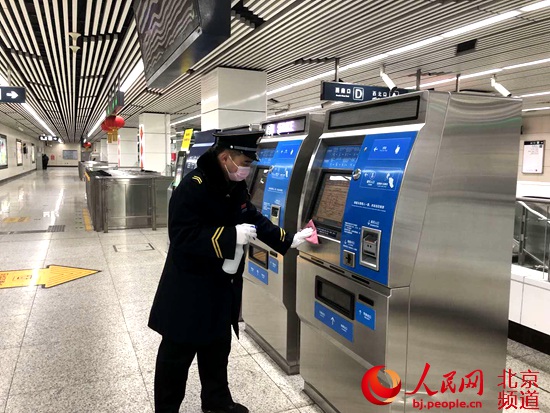 北京地铁35座车站对进站乘客增设体温测试