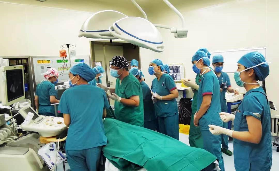 一日3台复杂危重手术 北京协和医院为母婴生命护航