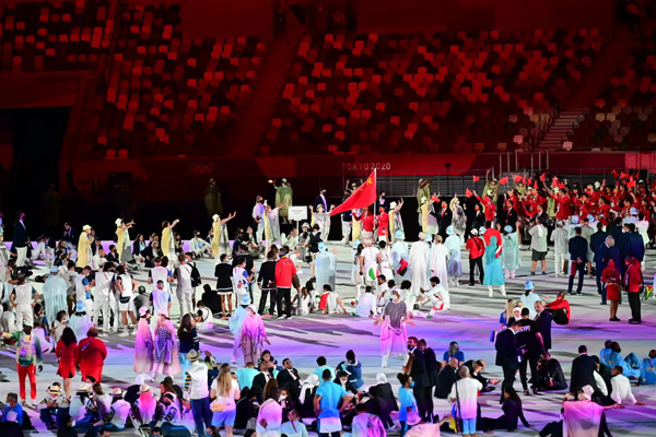 2020年东京奥运会开幕式举行 中国体育代表团入场