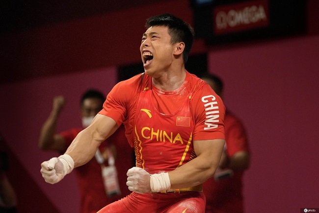 中国代表团第六金！举重男子67公斤级谌利军创奥运纪录夺冠