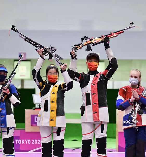 东京奥运会：杨倩/杨皓然夺得射击混合团体10米气步枪金牌