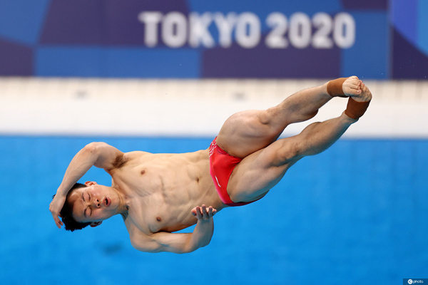 东京奥运会跳水男子3米板：谢思埸夺金 王宗源摘银