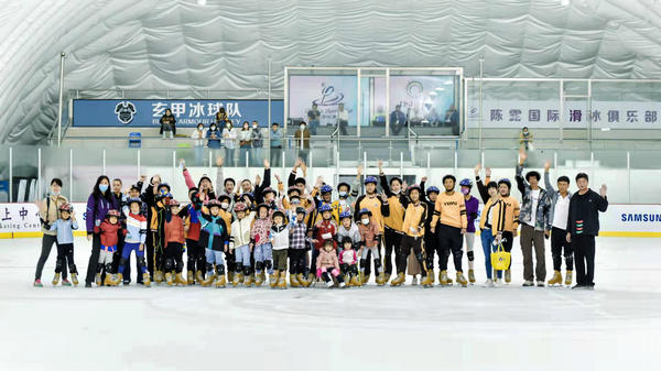 助力北京冬奥会 冠军携手青少年共享“冰上时光”