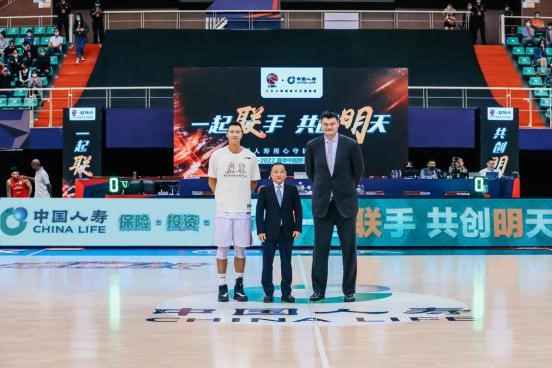 2021-2022赛季CBA联赛揭幕战打响 中国人寿发布主题广告片