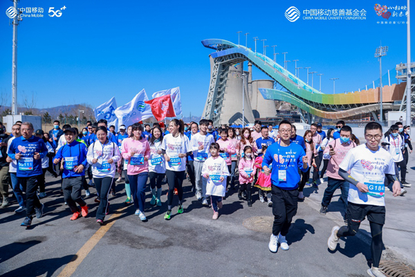 谷爱凌亮相爱心慈善跑活动