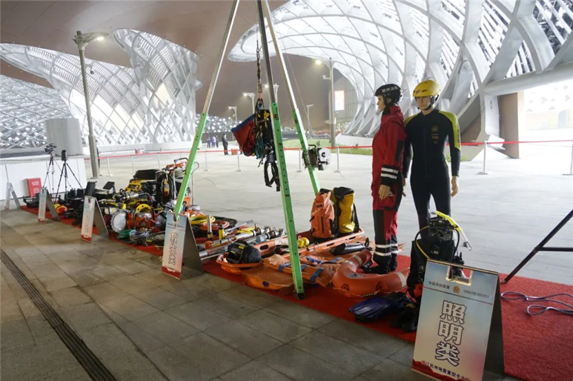 这场亚运场馆消防实战演练 展示了多少超酷装备？
