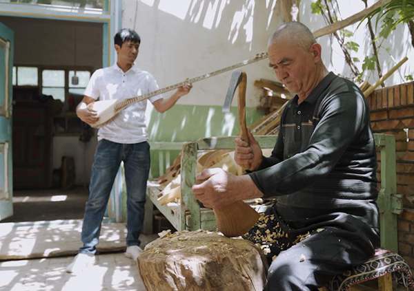 我们新疆好地方丨南疆百年“乐器村”技艺传承“声声不息”