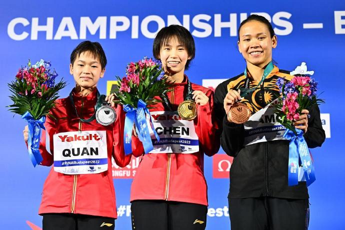 奥运新周期 中国再出发丨世锦赛跳水女子10米台 中国队包揽金、银牌
