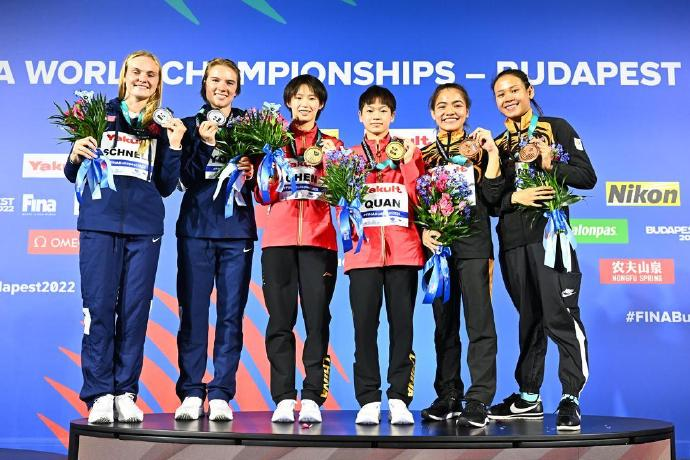 奥运新周期 中国再出发丨世锦赛：中国跳水女子双人10米台11连冠 王宗源男子1米板成…