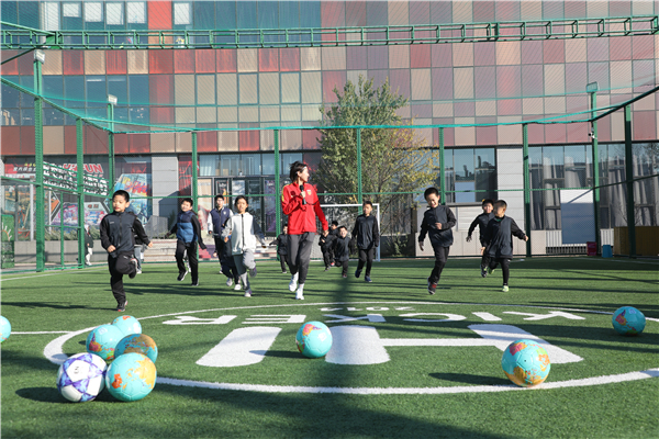足球启蒙课及国家版图知识宣传教育活动在京举行
