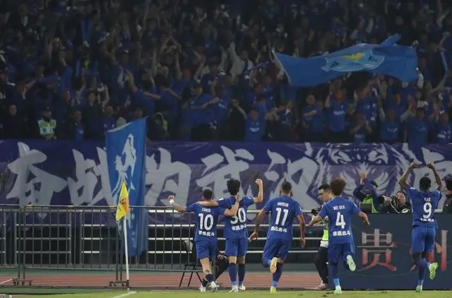 武汉三镇2:0胜山东泰山 夺2023中国足协超级杯冠军