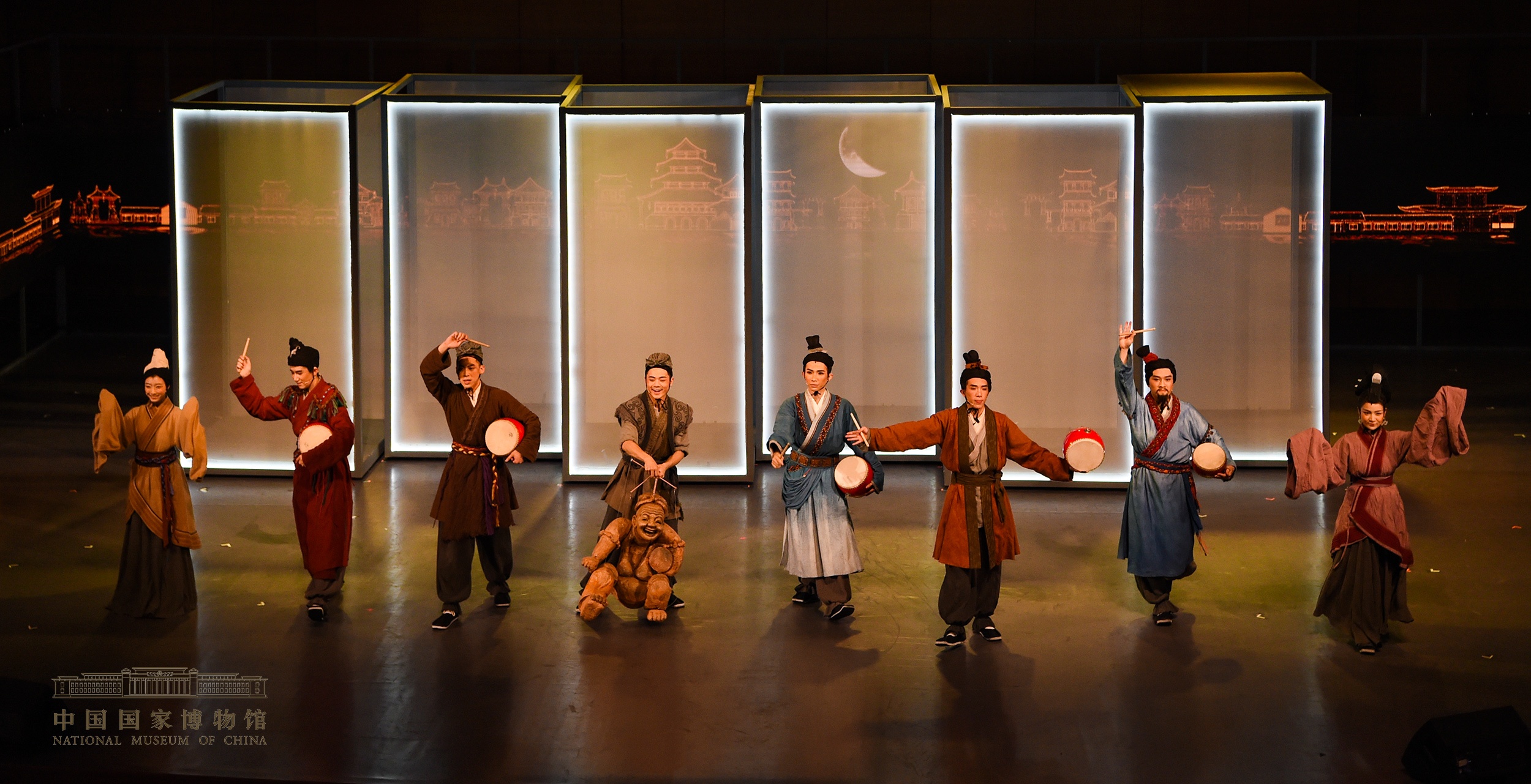 国宝级文物击鼓说唱俑穿越两千年 在国博舞台“活起来”