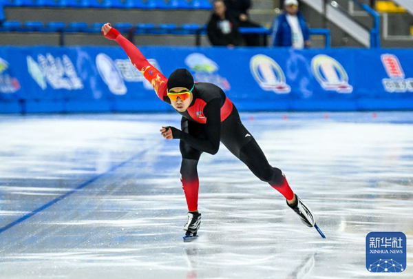 “十四冬”速度滑冰比赛第二日：高亭宇、韩梅摘金