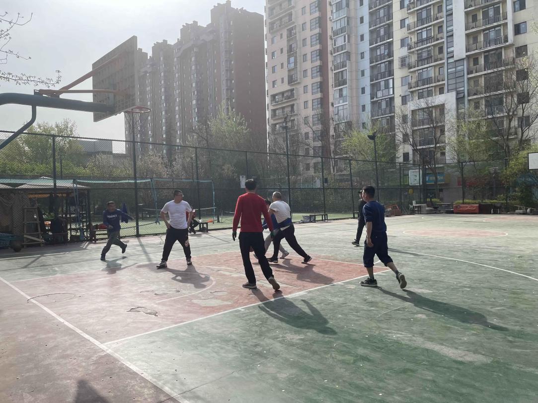 北京市向阳区百子湾近邻的社区篮球场。东说念主民网记者 郝帅摄