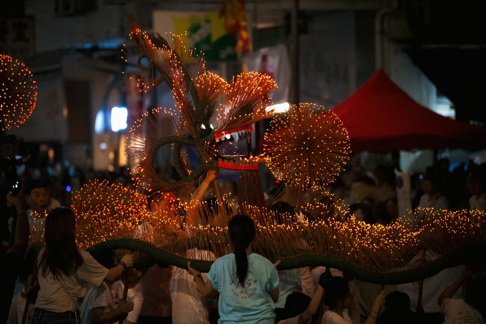 特写：百年“火龙”舞出新气象