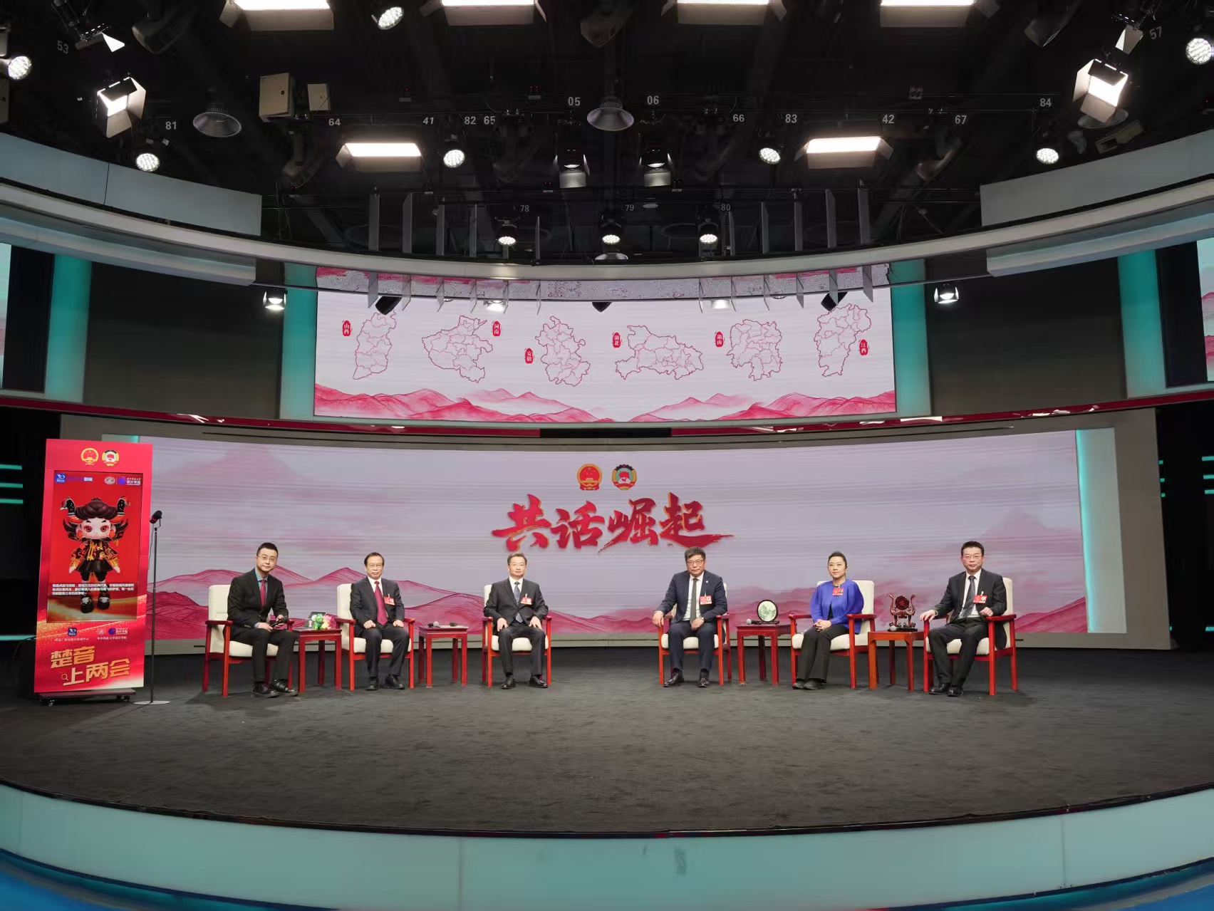 两会特别报道：中国“脊梁” 风景独好
