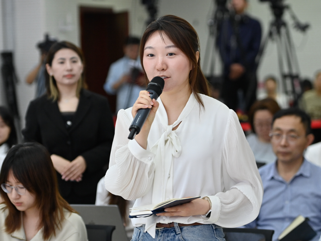 人民网记者提问儿媳胡曼钰全文免费阅读。卫健委供图