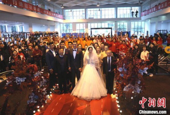 竞技场上的婚礼：亚运冠军留“浙”过年 备战奥运