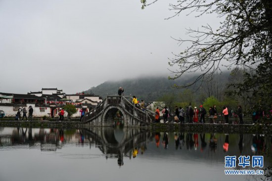 雨后宏村景如画