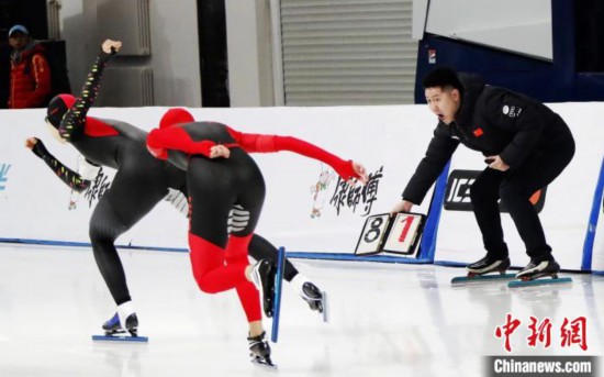全国速度滑冰冠军赛 宁忠岩夺男子1000米金牌