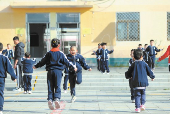 北京郊区小学尝试“零点体育” 每天到校先上“体育课”再上文化课