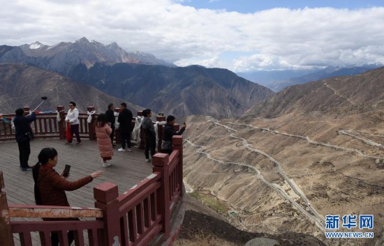 川藏公路旅游热
