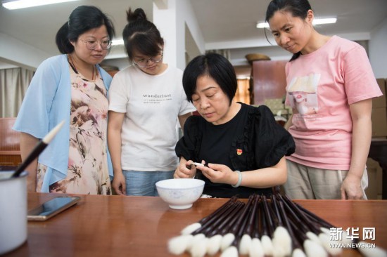 导师帮带机制促湖笔老字号传承有序