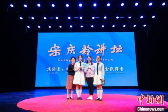杨扬为上海学生“铸梦奥林匹克”：失败是提升自己的最好时机