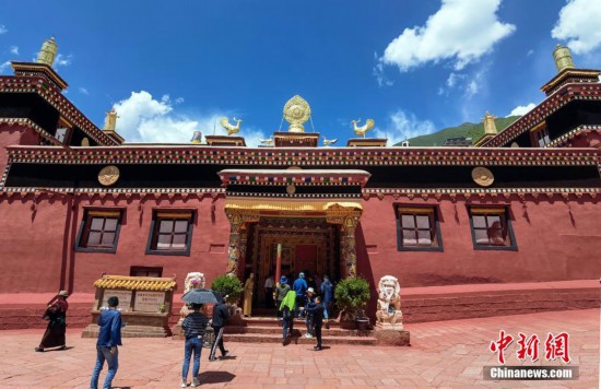 走进德格印经院 感受藏文化宝库魅力