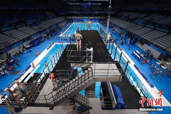 各国运动员在东京水上运动中心训练