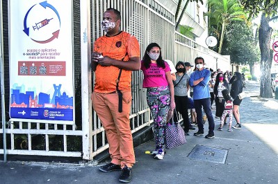 巴西圣保罗市民接种新冠疫苗