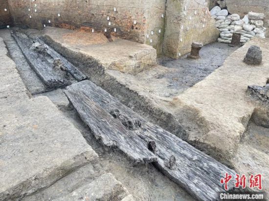 湖南鸡叫城遗址考古：揭露史前完整木构建筑基础