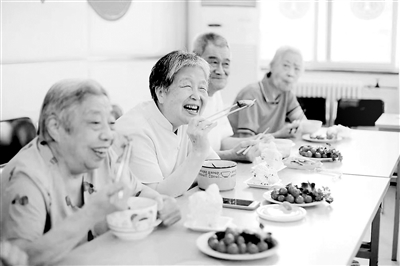 “医食照护”全面扶持 老年人家门口幸福养老