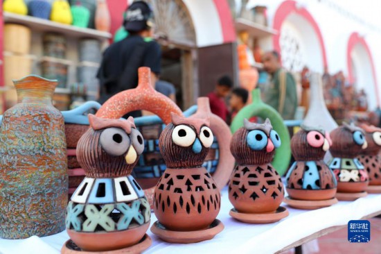 开罗：制陶村里的陶器展