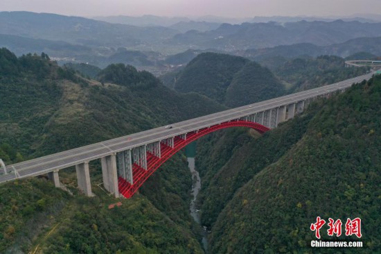 航拍贵州香火岩大桥
