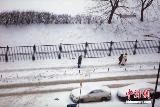 莫斯科普降大雪交通受影响