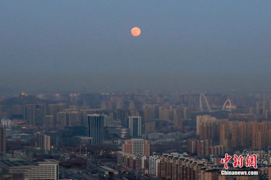 “本年度最小满月”亮相北京夜空