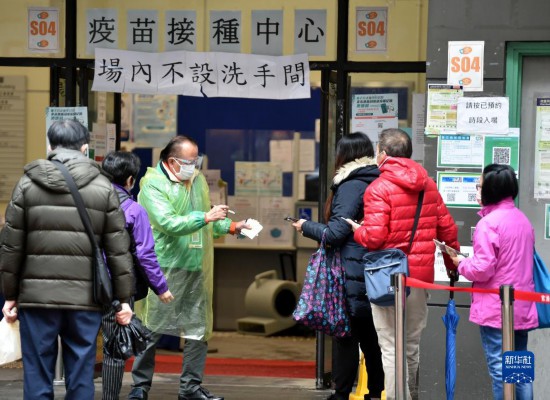 香港特区政府卫生署卫生防护中心22日公布香港新增6211例新冠肺炎确诊病例