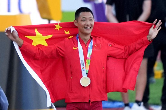 十年磨剑 一跃冲天——记亚洲首位世锦赛跳远冠军王嘉男