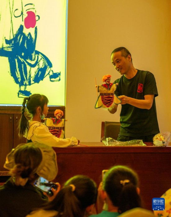 “福建黑、白瓷器和木偶艺术展”西藏揭幕