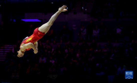 放下包袱 比出气势——记中国体操男团世锦赛夺冠