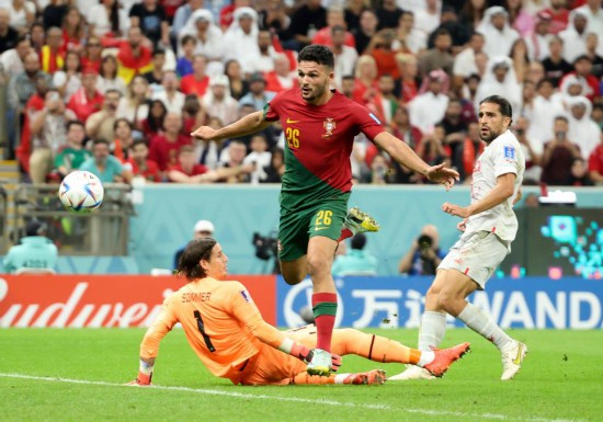 卡塔尔世界杯 | 小将拉莫斯“帽子戏法” 葡萄牙6:1大胜瑞士晋级八强