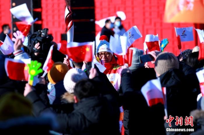 护旗入场的他们，是中国冰雪运动破冰者！