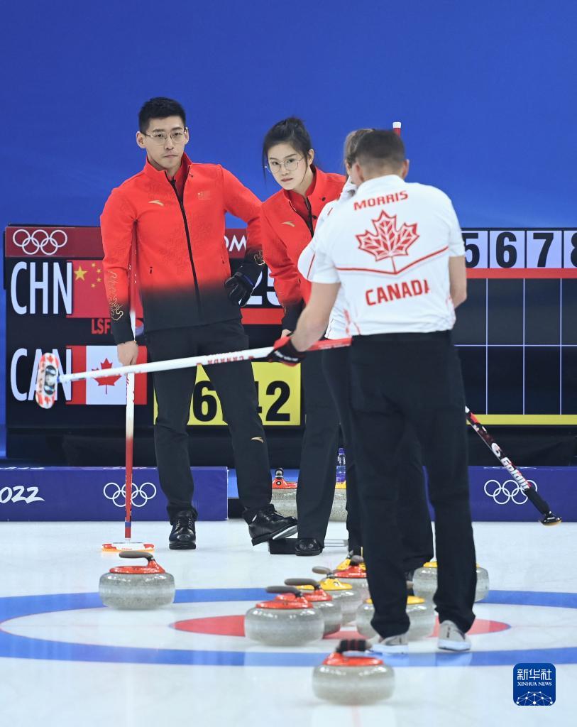 中国冰壶混双队不敌卫冕冠军加拿大队
