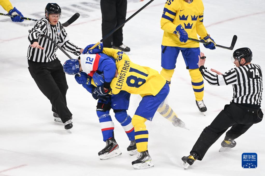 冰球男子小组赛：瑞典队胜斯洛伐克队