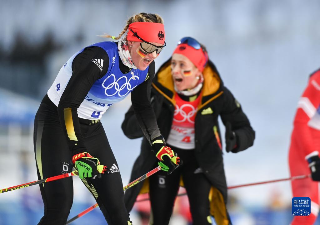 越野滑雪女子团体短距离（传统技术）决赛：德国选手夺冠